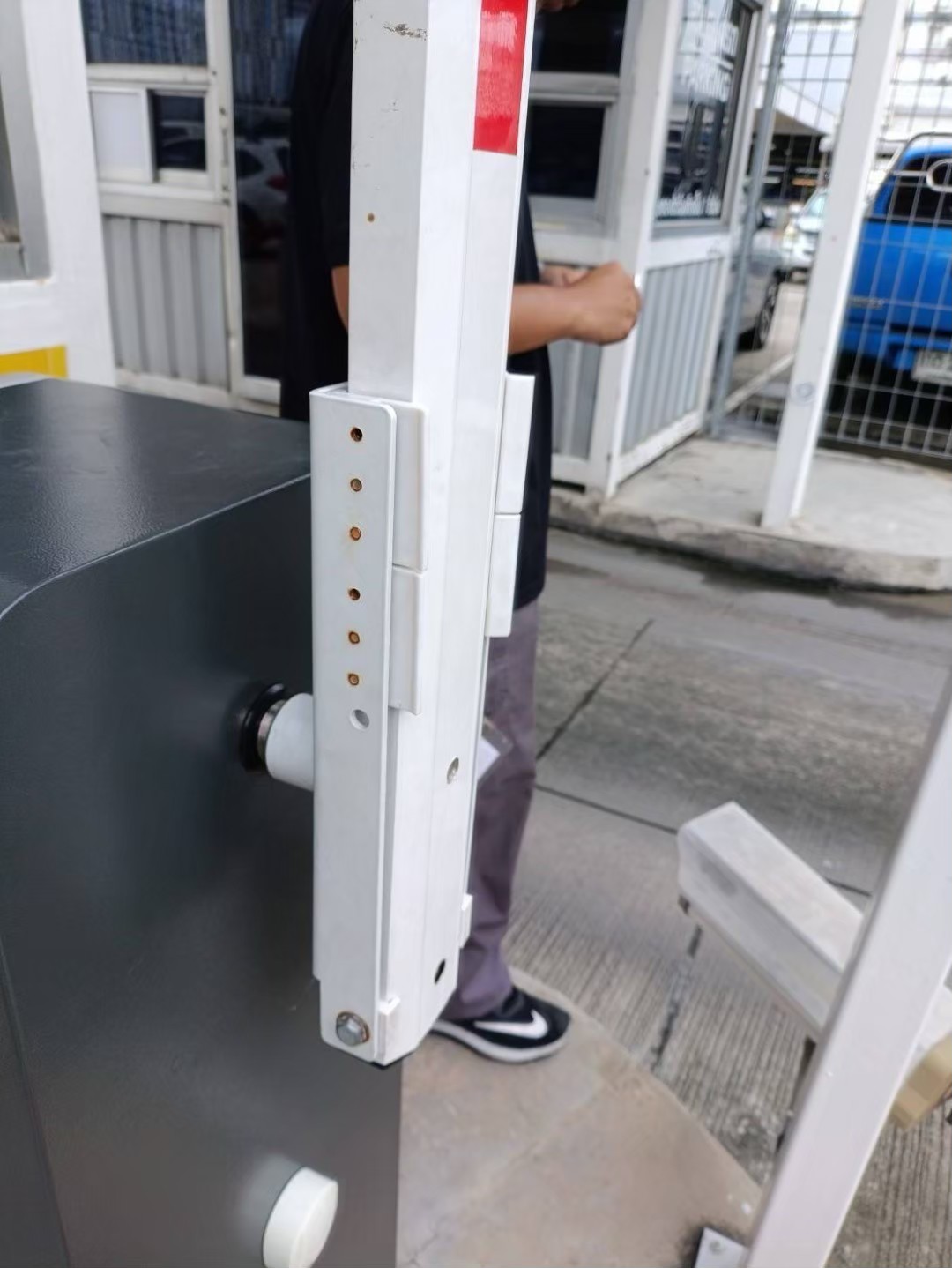 ผลงานซ่อมไม้กั้นรถยนต์